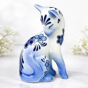 VTG 1986 Franklin Mint Curio Cabinet Cat Delft Blue White Porcelain Mini 2.25"